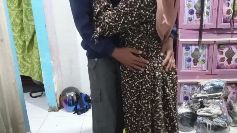 Rania: पति के घर पर न होने पर पत्नी धोखा देने को बुलाती है