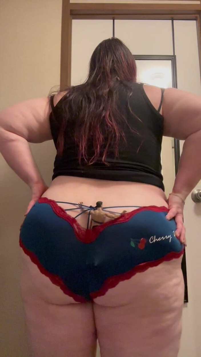 BellaBlast: Dominazione delle scoreggia della gigantessa cherry bomb