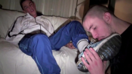 Sneaker Sex Kinky: Французька попа в бігах відтрахана кросівками його друга