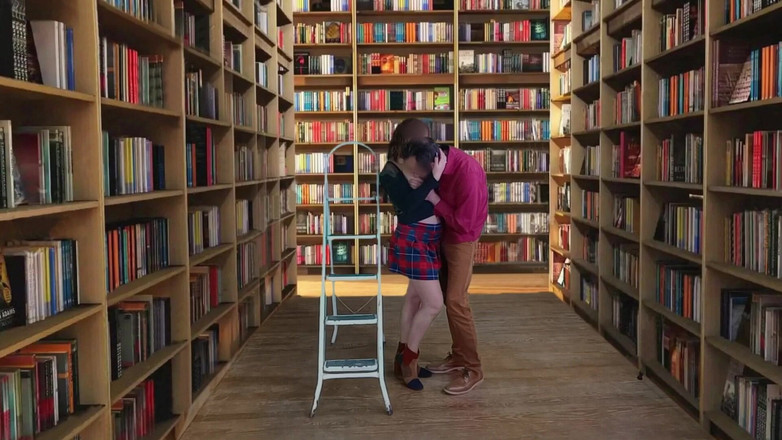 LadyRoma: Inesperadamente le doy una mamada a la profesora de química...