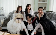 Model TV - czarownica prosi o cum-double demon walka o jedzenie