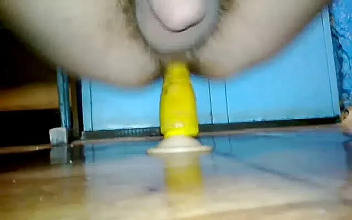 Drxxxka: Yellow dildo in my ass - solo, amateur