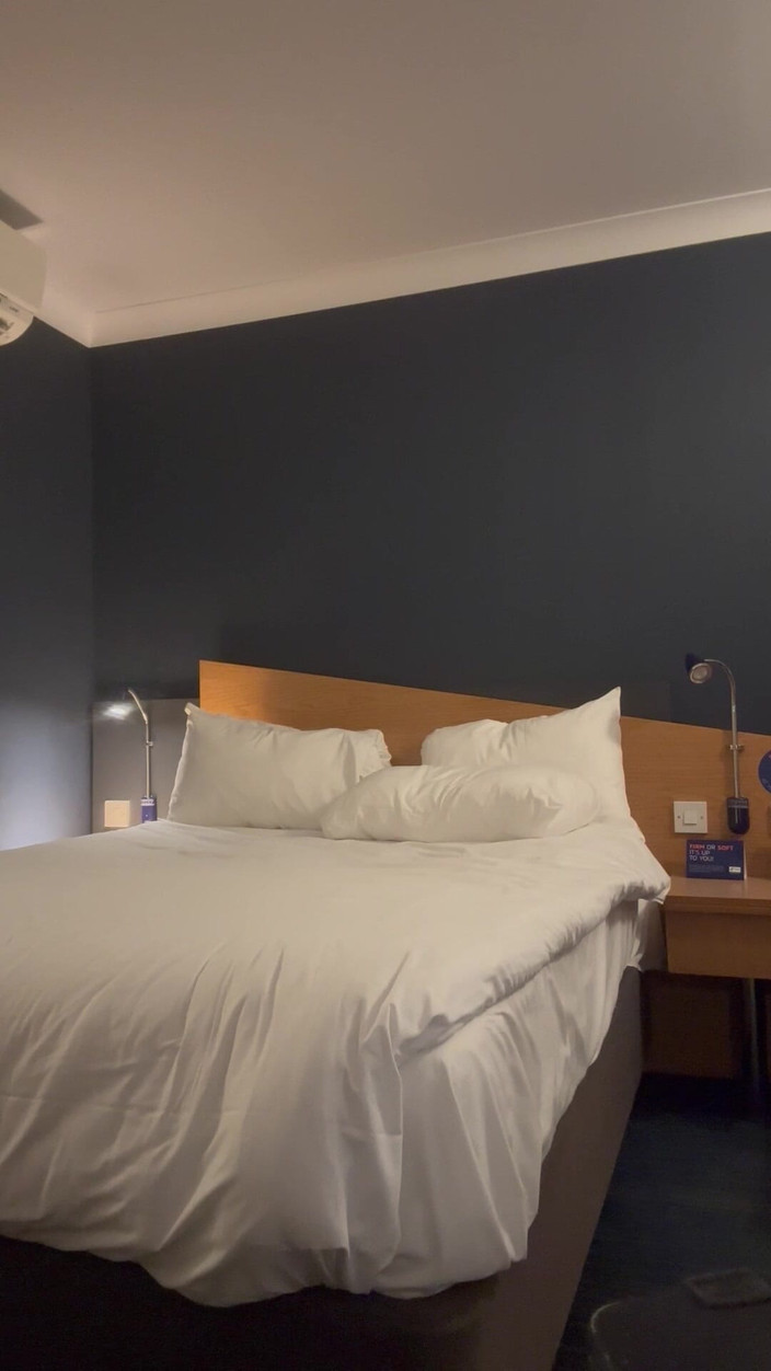 Jeffry: Nevlastní otec si hraje s ptákem