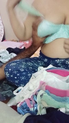 Yasmeen: Bra Changing