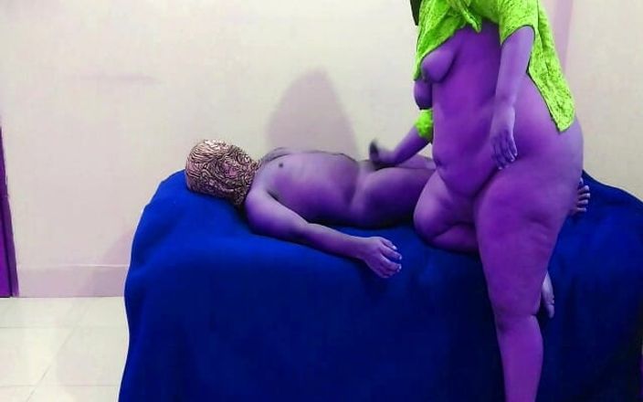 Aria Mia: Sexy MILF-tante war so geil, dann fickte sie mich auf...