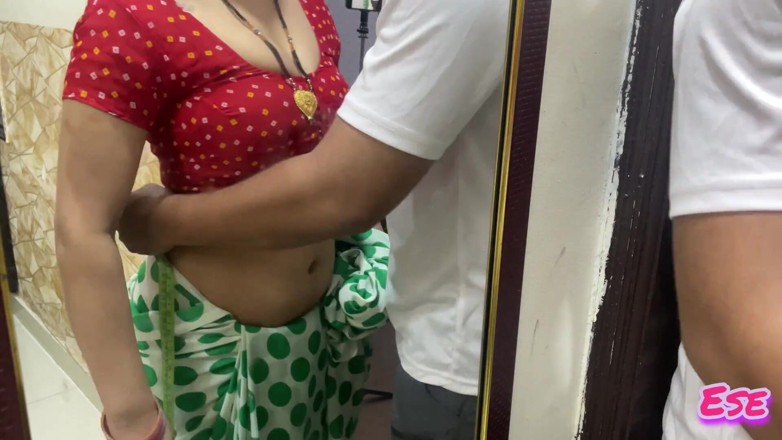 Sammy Sins: Desi Pervert Tailor mengongkek bhabhi panas India di kedainya