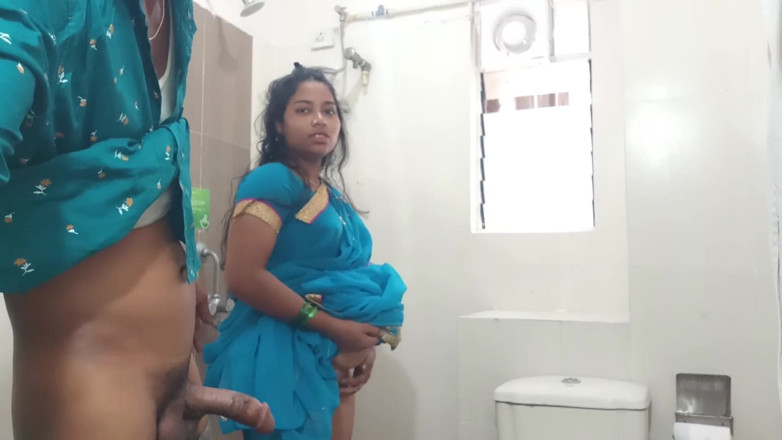 Telugu Couple: Hintli evli kadın yarı yol sikiliyor ve sonra duşta mastürbasyon...