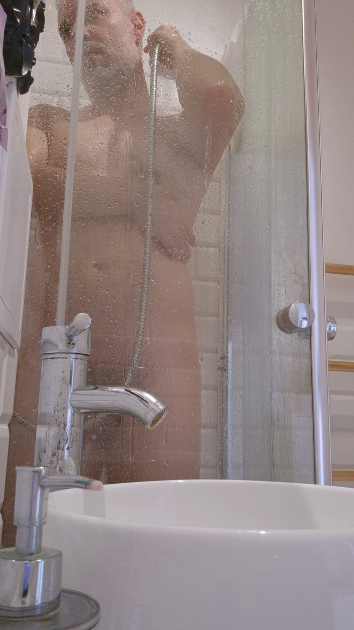 Chris DeRimm: Hung Muscular Stepdaddy in the Shower - Nude for Peekers