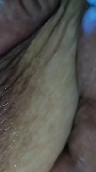 Une bébé sexy suce des préliminaires de son beau-père, tétons sexy, seins minuscules