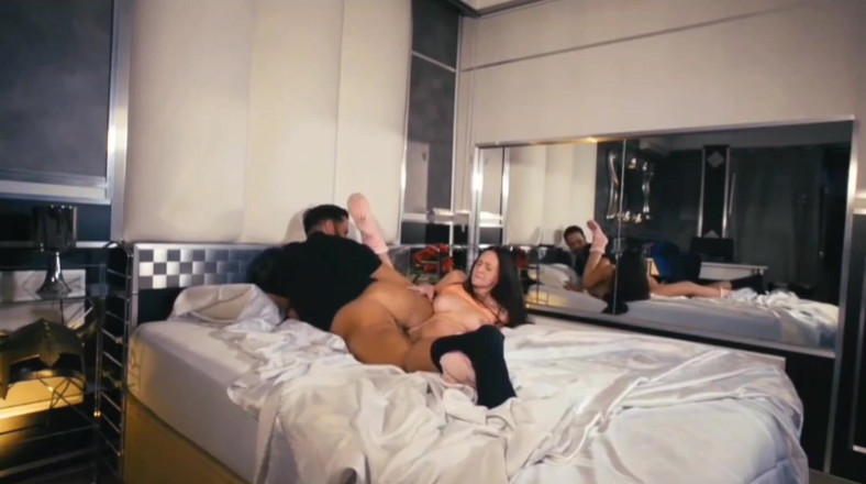 Gina Ferocious: Verdorbener stiefbruder fickt wild und grob seine 18-jährige stiefschwester