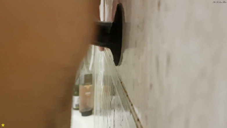 HeIsSooThin: Dildo neuken en klaarkomen onder de douche