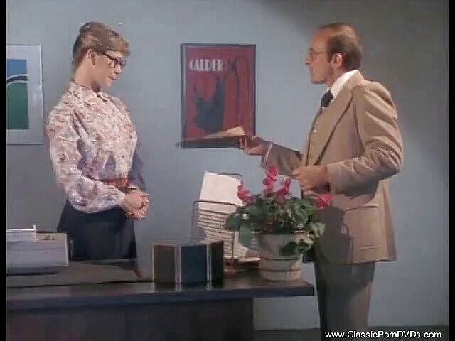 Classic Porn DVDs: Seksi sekreter patronu tarafından sikiliyor