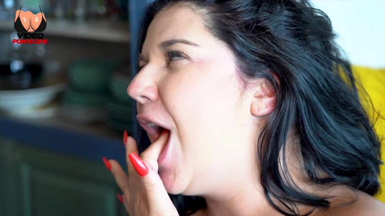 Video Porno One: Mój mąż sprawia, że dochodzę ze swoim najlepszym przyjacielem, mam oboje...
