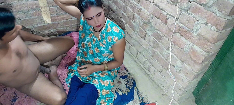 Renudbf: 힌디어로 입술 키스와 의붓 여동생의 핫한 섹스