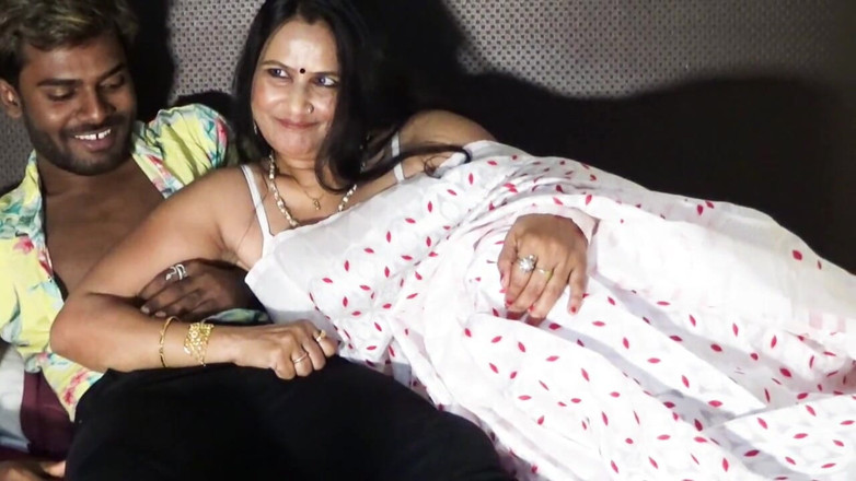 Jayanta Banik: Desi Bhabi ging naar huis bij zwager en maakte een...