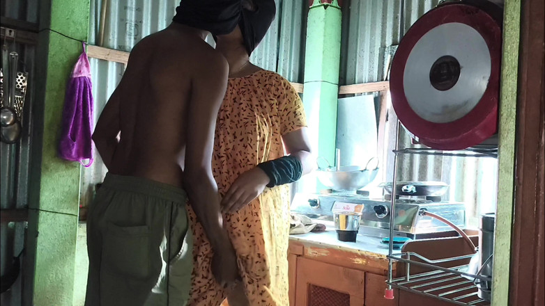 Naughtywifemonalisha178: Que horas é para cozinhar essa refeição?
