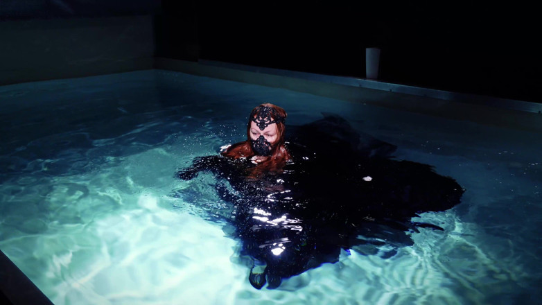 Arya Grander: Tiro bajo el agua - backstage completo