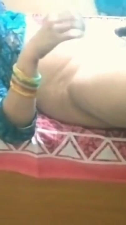 ThreesomeMeenaRocky: Min man knullade mig hårt min juice fitta desi indisk...