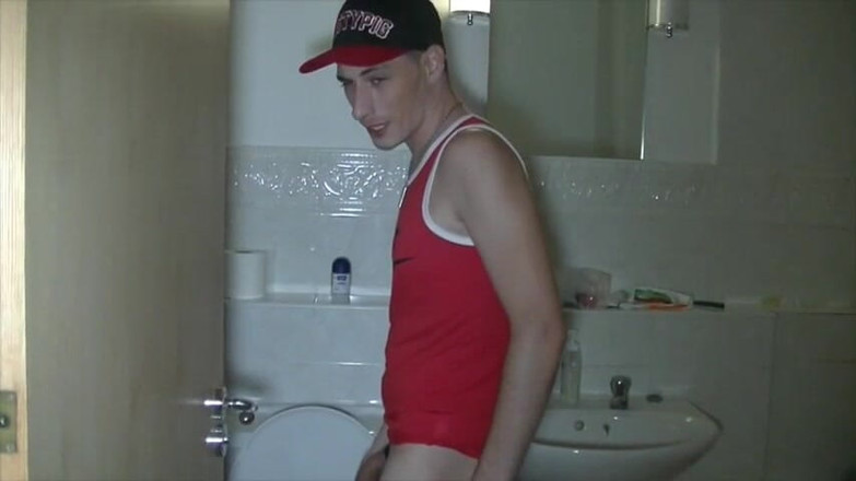 Gaybareback: Dziwka z dziurą w wytrysku z dużą ilością spermy