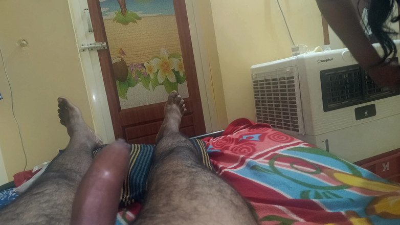 Ilakkiya: Ibu rumah tangga Chenniai lagi asik nyepong kontol hot