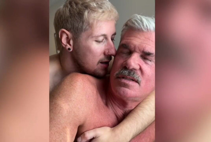 gaynaughtywelsh: Waktunya ngentot sama ayah tiriku yang kotor dan dia ngasih...