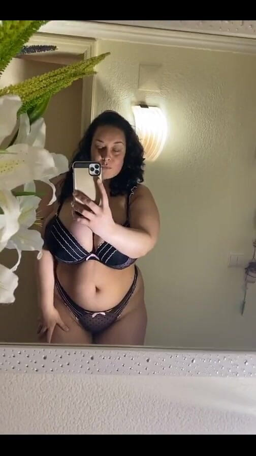 Anastasia Lux: 今天的内衣套装看起来像这样...