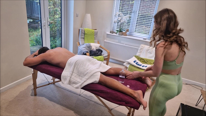 MassageRoomX: La nuova studentessa massaggiatrice di secondo angolo