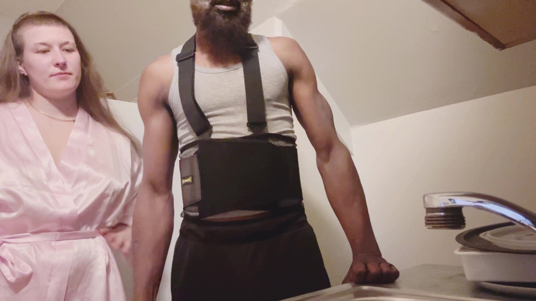 Thekookiejar: 배관공은 외로운 주부 파이프를 해결하기 위해 온다