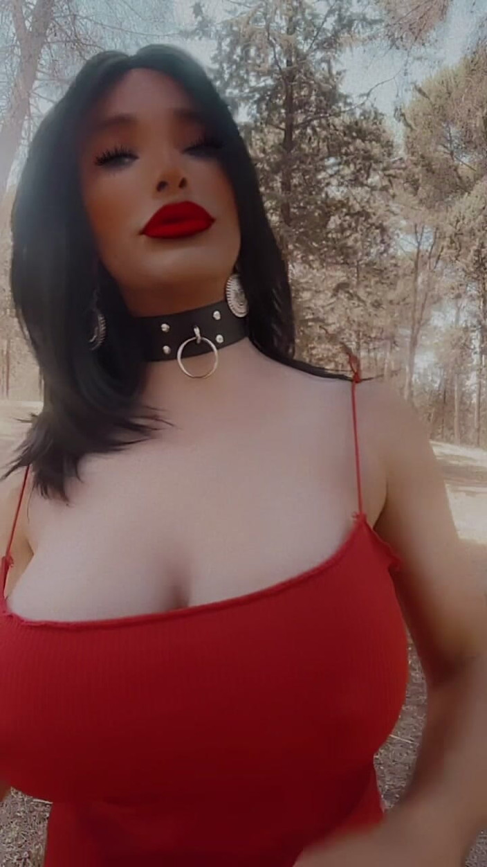 Sissy Slut Brianna: Quer que meus peitos sejam removidos? Então é melhor sua boca...