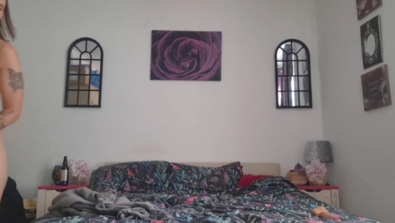 Natasha Love: घर पर अकेली और कामुक