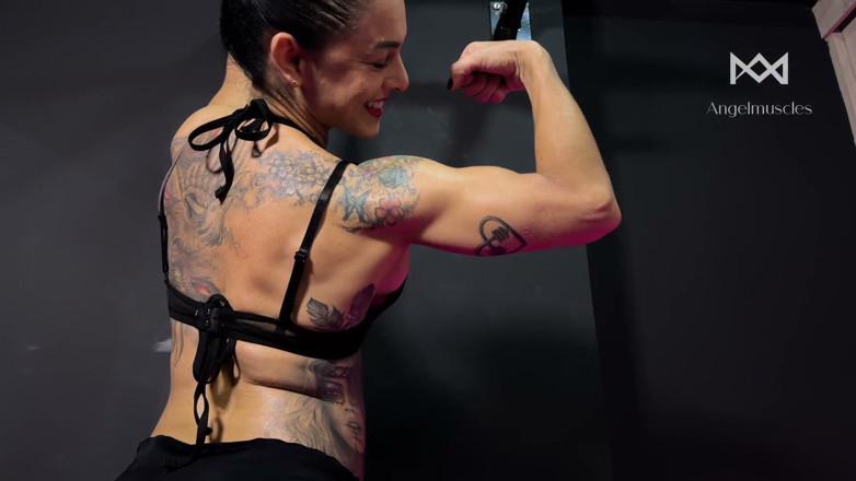 Angelmuscles: Watch My Muscles Grow Biceps Dominant &amp; Pull-up Training