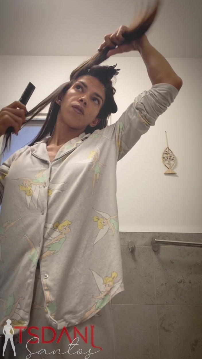 Tsdanisantos1: Поправляю волосся, стаючи ще красивішим.