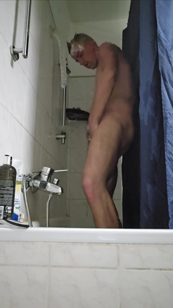 Chris_snoopy_91: Showering and a in the Evening