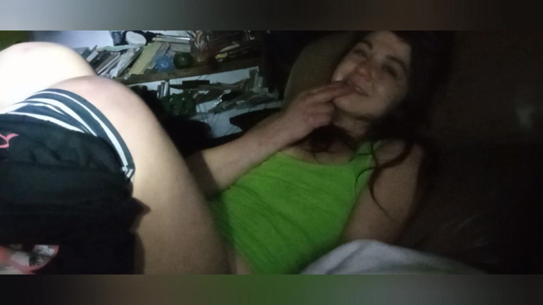 Freakshowsuckerr: Tired Teen Relieves the Tension