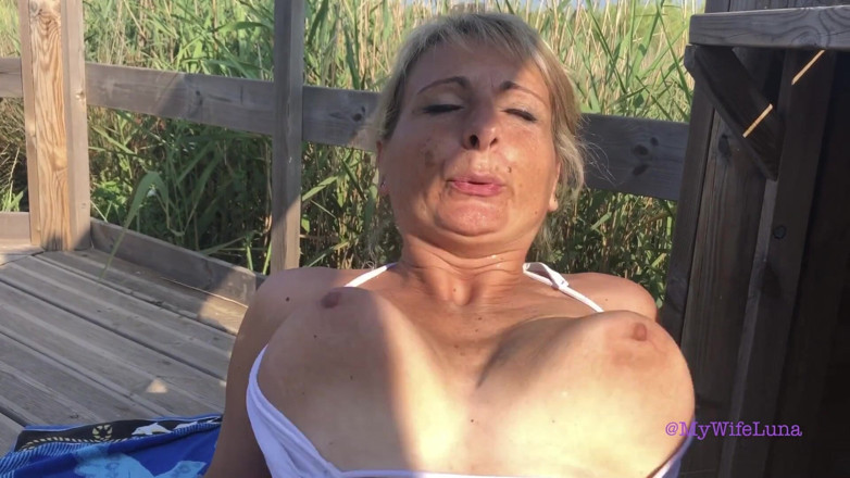 My Wife Luna: Une blonde à forte poitrine se fait baiser dans la nature