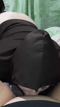 Saya mengongkek adik tiri kurus saya di dalam mulut dan pancutan mani dalam satu minit