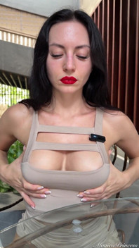 Son môi đỏ khạc nhổ & tôn thờ Drool - trêu chọc tôn sùng môi