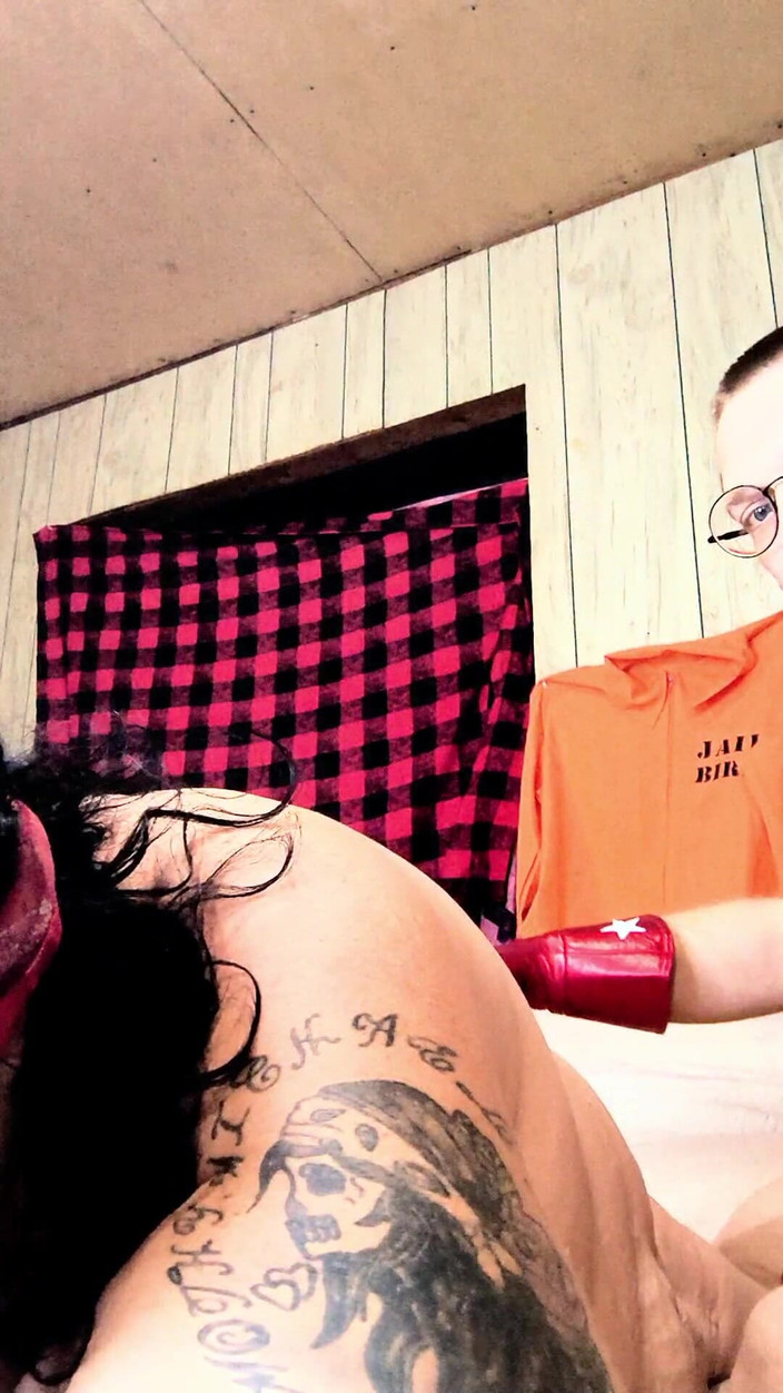 HerculesnVENUS: 这是一个出轨的情况，饥渴的妻子操她的情人，因为他舔她的阴户布鲁布