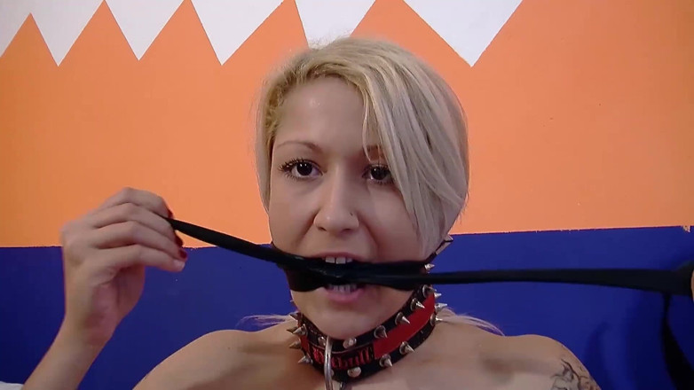 Toy Sluts: Blonde hottie dreams of fucking