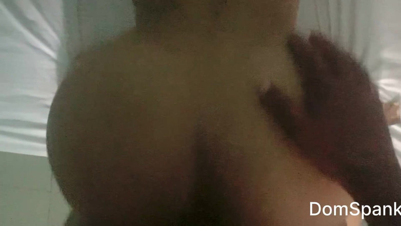 RealDomSpank: Aziatisch mooi meisje met grote kont berijdt en genoot van...