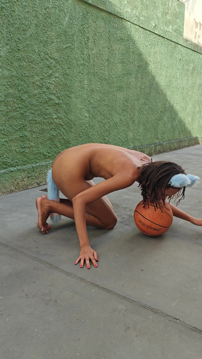 Lily Slav: Submisivní hraní jako mazlíček na dvoře