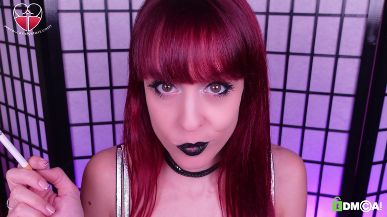 Candystart Videos: Rokende close-up zwarte lippen