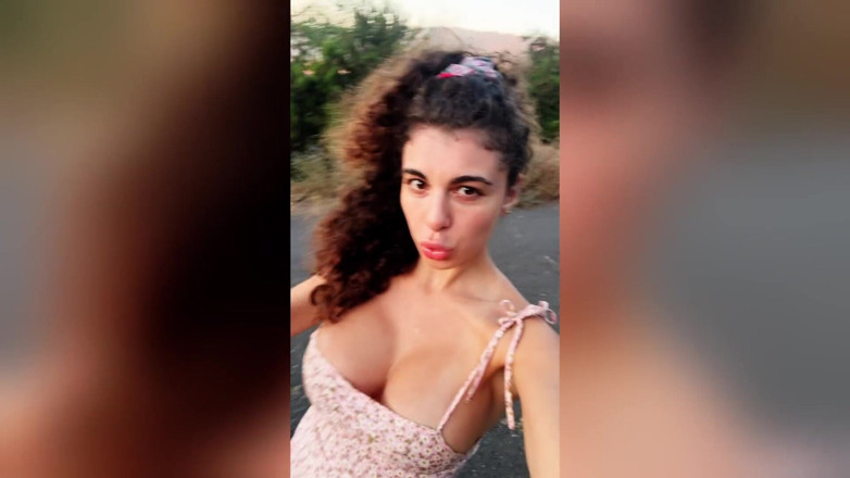 LadyAna: Risco na rua com buceta gigante