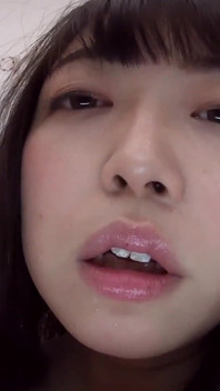 Aisselles moites, culotte puante, pieds humides... Yuka Asami veut que vous respiriez le parfum piégé dans les plis de sa peau