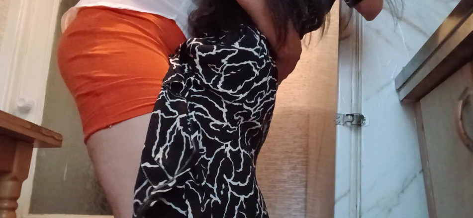 Lesbian-candys: Ik werd snel geneukt door mijn Domme milf-baas in de...