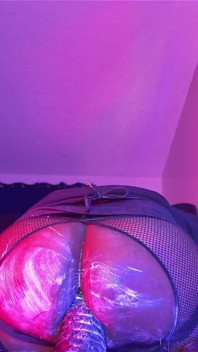 Une truie au cul rebondi se tape Joyride, coquine