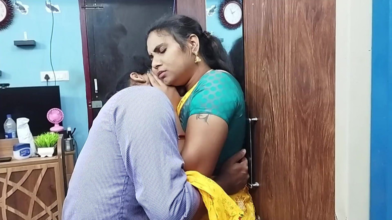 Vaishnavysharunraj: สาวมัลลูร้อนแรงใส่ฮาล์ฟสาฬีโรแมนติกจูบปาก, สาวมะละยาลีเดซีใส่ฮาล์ฟสาฬีโรแมนติกจูบปากเสียวๆ, คู่รักมัลลูจูบกันร้อนแรง