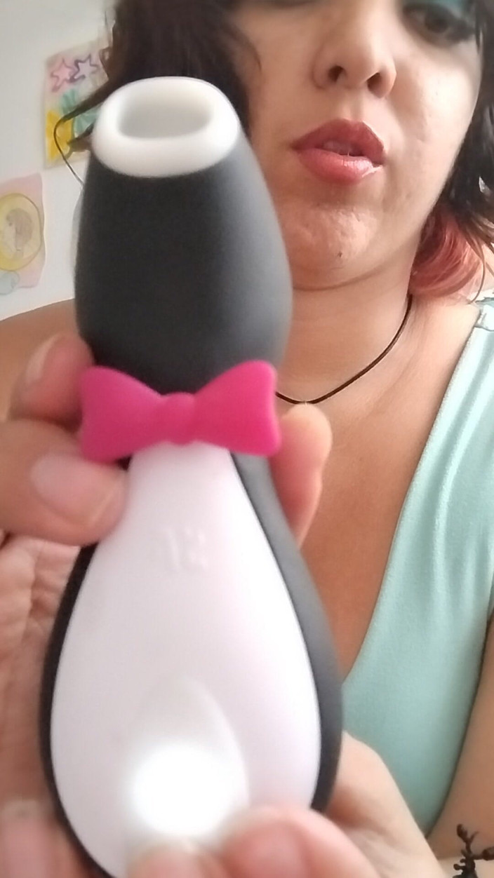 Nana Bela: My Firts Time a Satisfayer Pinguin