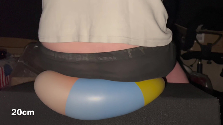 BeachBallsDuo: ビッグブーティルーシーとドラゴンクラッシング 18個のビーチボールトゲーター 170kg!