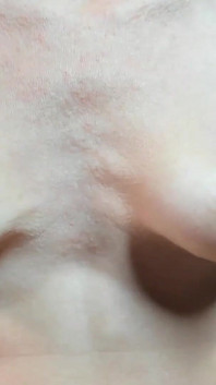 Cul étroit et petits seins